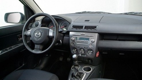 Met pasen staat de nieuwe Mazda 2 bij de dealers. Mazda heeft het uiterlijk en het innerlijk van de kleine 2 zo aangepast dat ook dit model geheel in lijn loopt met de andere modellen van Mazda.