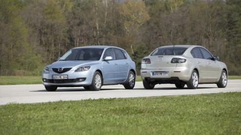In 2003 introduceerde Mazda de opvolger van de 323, de Mazda3. De Japanners vonden het na 3 jaar tijd om de beide carrosserie varianten een facelift te geven.