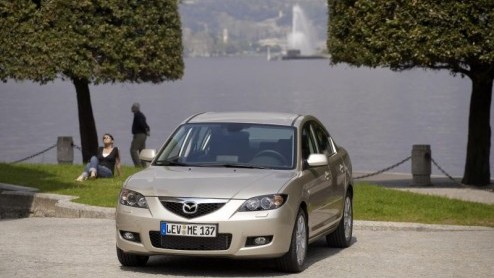 In 2003 introduceerde Mazda de opvolger van de 323, de Mazda3. De Japanners vonden het na 3 jaar tijd om de beide carrosserie varianten een facelift te geven.