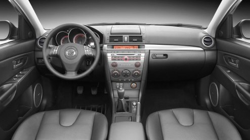 In 2003 introduceerde Mazda de opvolger van de 323, de Mazda3. De Japanners vonden het na 3 jaar tijd om de beide carrosserie varianten een facelift te geven.
