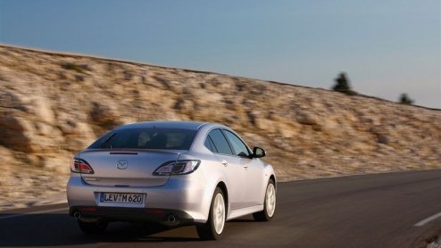 Het gamma van de Mazda6 krijgt versterking van een een nieuwe 2.2 liter CiTD dieselmotor. De common rail zelfontbrander wordt als 185 of 163 pk variant in het vooronder van de middenklasser gelepeld.