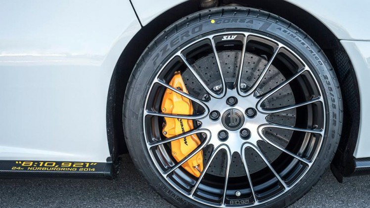 Acht stuks worden ervan gebouwd van deze McLaren 650S Spider Nrburgring 24H Edition. Daarmee is het een van de meest exclusieve McLaren 650S'en. Maar wat maakt precies het verschil?