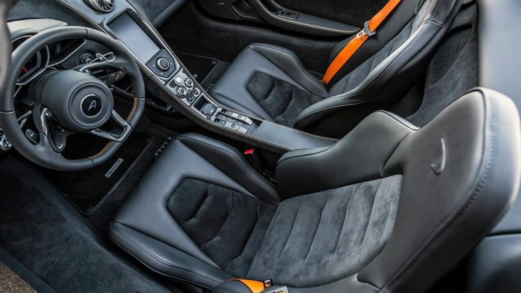 Acht stuks worden ervan gebouwd van deze McLaren 650S Spider Nrburgring 24H Edition. Daarmee is het een van de meest exclusieve McLaren 650S'en. Maar wat maakt precies het verschil?