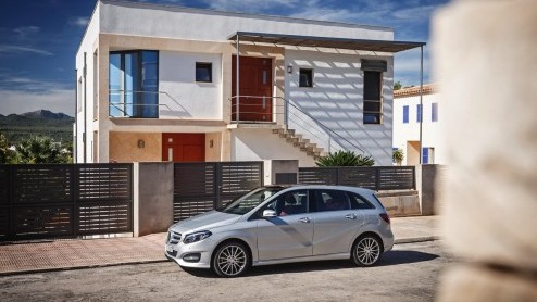 Autotest Mercedes-Benz B-Klasse facelift en B-Klasse Electric Drive.