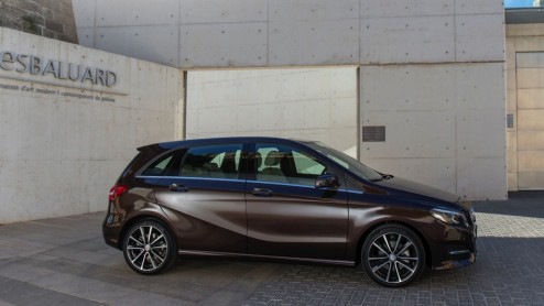 Autotest Mercedes-Benz B-Klasse facelift en B-Klasse Electric Drive.