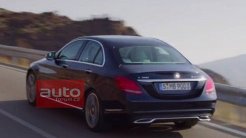 En wederom is er een nieuw plaatje gelekt van de nieuwe Mercedes-Benz C-klasse, die zijn debuut beleeft op de NAIAS in Detroit. Volgens de geruchtenmachine onthult Mercedes op 16 december de nieuwe C.
