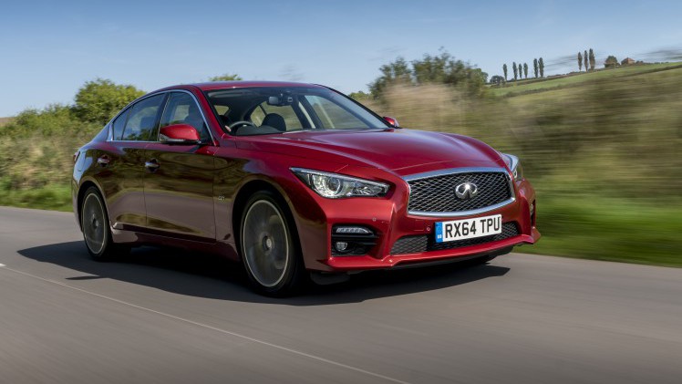 Infiniti vernieuwt de Q50 sedan met een beter onderstel en nieuwe 3.0 VR bi-turbo V6 motor.