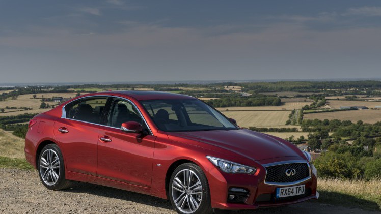 Infiniti vernieuwt de Q50 sedan met een beter onderstel en nieuwe 3.0 VR bi-turbo V6 motor.