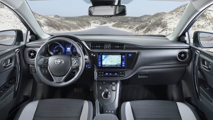 Toyota Auris facelift omvat meer dan alleen een nieuw gezicht. De Japanners komen met nieuwe turbomotoren en maken de hybride versie met 14% bijtelling nog zuiniger.