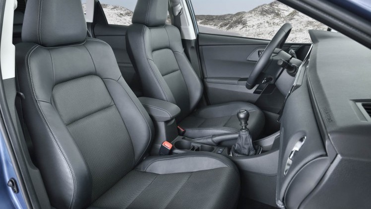 Toyota Auris facelift omvat meer dan alleen een nieuw gezicht. De Japanners komen met nieuwe turbomotoren en maken de hybride versie met 14% bijtelling nog zuiniger.