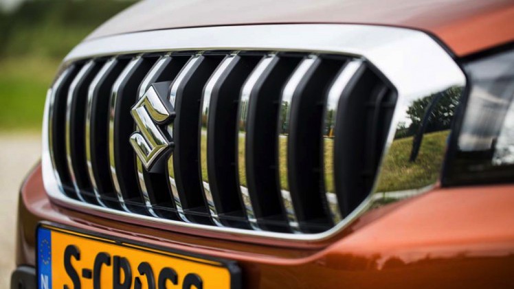 AutoVandaag autotest Suzuki S-Cross 1.0 High Executive Boosterjet. De S-Cross heeft een facelift gekregen en een nieuwe Boosterjet-motor. Bij een rij-impressie zochten wij uit wat er verder anders is.