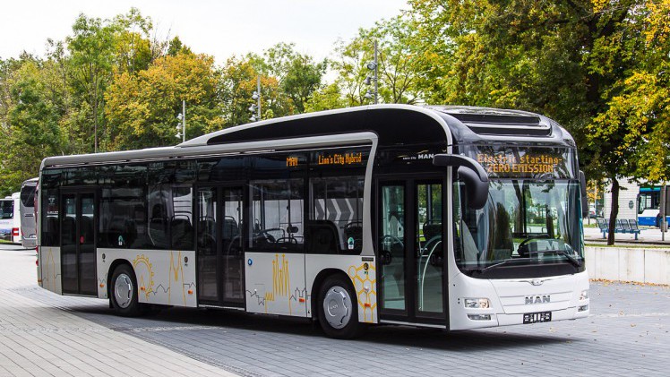 MAN presenteert in 2017 de elektrische stadsbus en belooft de batterijbus voor 2020 op de markt te brengen.