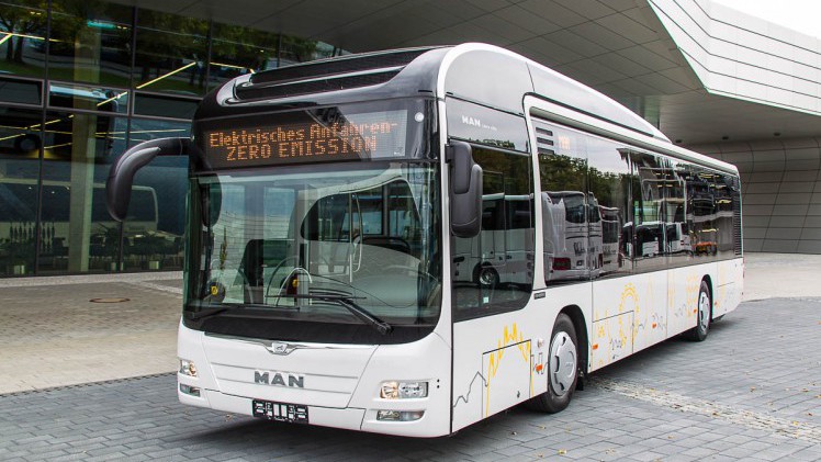 MAN presenteert in 2017 de elektrische stadsbus en belooft de batterijbus voor 2020 op de markt te brengen.