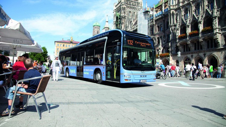 MAN presenteert in 2017 de elektrische stadsbus en belooft de batterijbus voor 2020 op de markt te brengen.