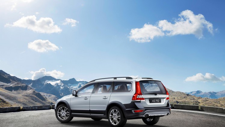 Volvo introduceert een nieuwe uitvoering van de XC70 met vierwielaandrijving. Het is de XC70 D4 AWD Polar+.