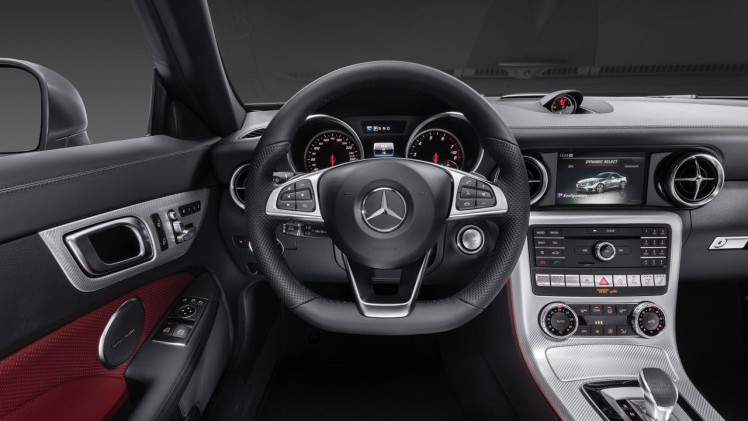 De facelift van de Mercedes SLK is een feit en vanaf 2016 heet de compacte roadster Mercedes-Benz SLC.