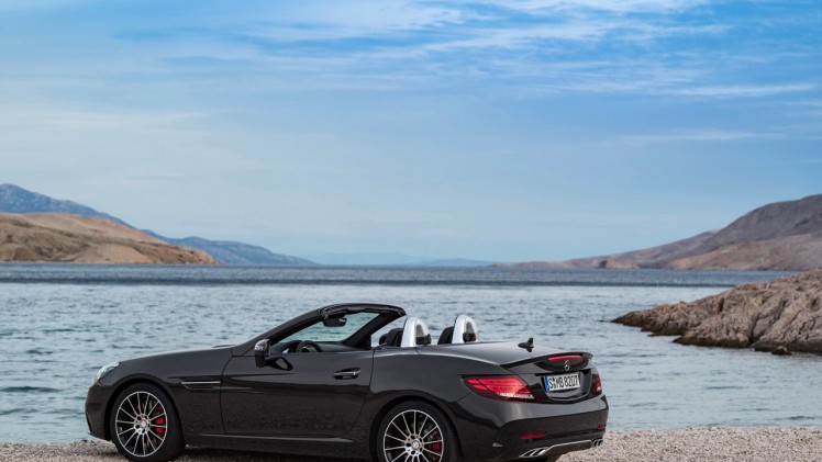 De facelift van de Mercedes SLK is een feit en vanaf 2016 heet de compacte roadster Mercedes-Benz SLC.