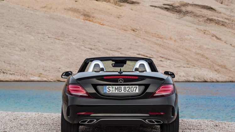 De facelift van de Mercedes SLK is een feit en vanaf 2016 heet de compacte roadster Mercedes-Benz SLC.