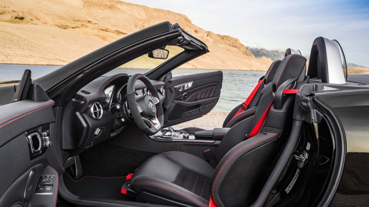 De facelift van de Mercedes SLK is een feit en vanaf 2016 heet de compacte roadster Mercedes-Benz SLC.