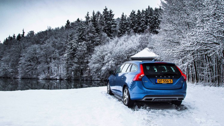 Meer grip en luxe voor Volvo S60, V60 en XC60 in modeljaar 2017 met AWD vierwielaandrijving voor de T5 benzinemotor en extra functies met Volvo On Call.