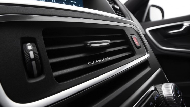 Meer grip en luxe voor Volvo S60, V60 en XC60 in modeljaar 2017 met AWD vierwielaandrijving voor de T5 benzinemotor en extra functies met Volvo On Call.