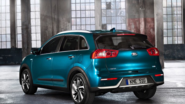 Kia introduceert Niro hybride crossover met 16 inch of 18 inch velgen en heeft voor extra aanhangergewicht het trekgewicht pakket met 1300 kg aanhanger gewicht.