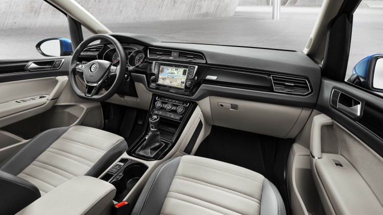 Volkswagen introduceert twee topversies van de Touran, de nieuwe 1.8 TSI Highline DSG en 2.0 TDI Highline DSG.