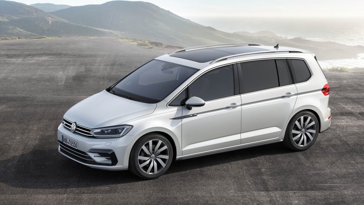 Volkswagen introduceert twee topversies van de Touran, de nieuwe 1.8 TSI Highline DSG en 2.0 TDI Highline DSG.