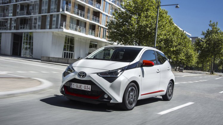 Toyota lanceert de vernieuwde Aygo met meer luxe en een zuinigere motor.