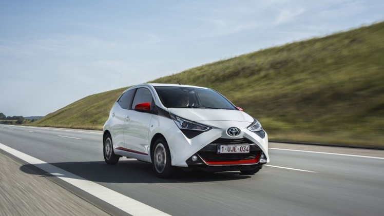 Toyota lanceert de vernieuwde Aygo met meer luxe en een zuinigere motor.