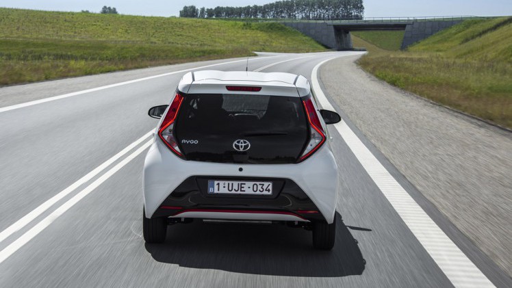 Toyota lanceert de vernieuwde Aygo met meer luxe en een zuinigere motor.