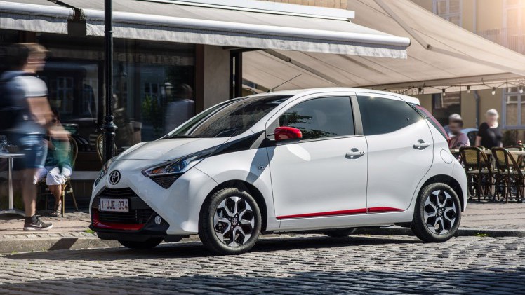 Toyota lanceert de vernieuwde Aygo met meer luxe en een zuinigere motor.
