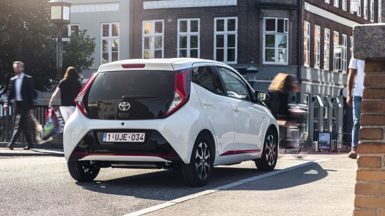 Toyota lanceert de vernieuwde Aygo met meer luxe en een zuinigere motor.