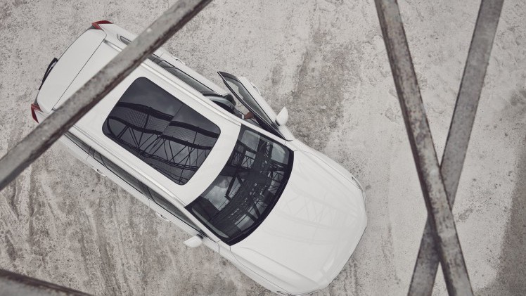 Volvo XC90 modeljaar 2017 verwelkomt de T6 AWD en nieuwe D5 PowerPulse dieselmotor samen met meer standaarduitrusting zoals IntelliSafe Assist en LED-verlichting. Prijzen liggen iets hoger.
