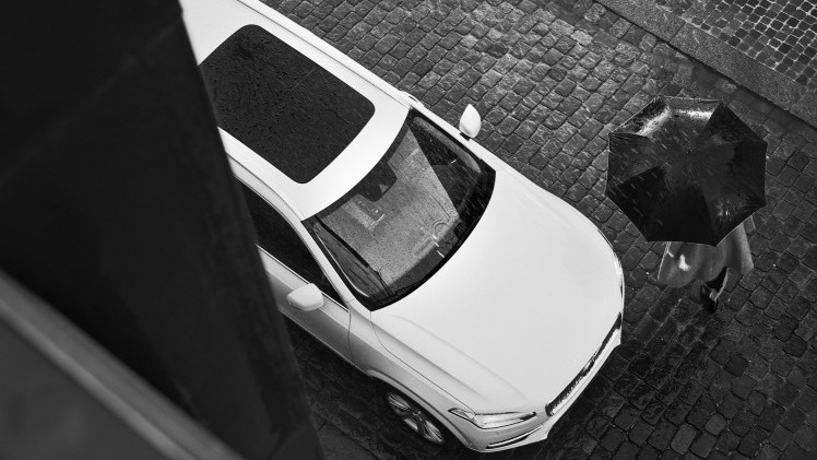 Volvo XC90 modeljaar 2017 verwelkomt de T6 AWD en nieuwe D5 PowerPulse dieselmotor samen met meer standaarduitrusting zoals IntelliSafe Assist en LED-verlichting. Prijzen liggen iets hoger.