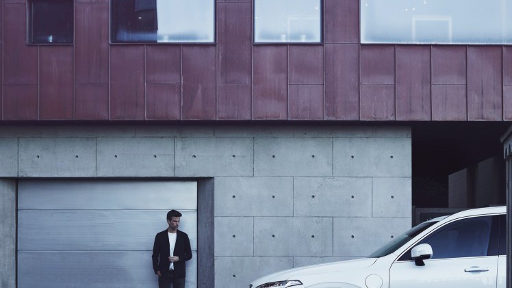 Volvo XC90 modeljaar 2017 verwelkomt de T6 AWD en nieuwe D5 PowerPulse dieselmotor samen met meer standaarduitrusting zoals IntelliSafe Assist en LED-verlichting. Prijzen liggen iets hoger.