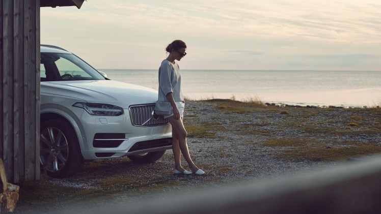 Volvo XC90 modeljaar 2017 verwelkomt de T6 AWD en nieuwe D5 PowerPulse dieselmotor samen met meer standaarduitrusting zoals IntelliSafe Assist en LED-verlichting. Prijzen liggen iets hoger.