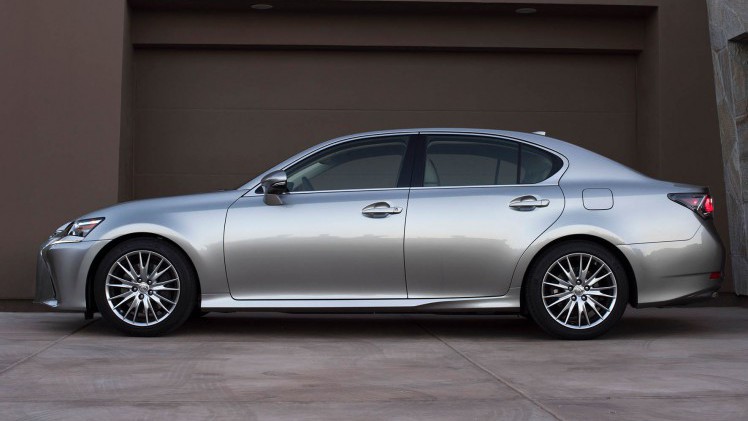 Lexus introduceert de vernieuwde GS in 2016 bij de dealers. De hybride sedan begint bij prijzen vanaf 46.795 euro.