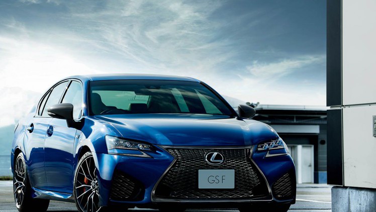 Lexus introduceert de vernieuwde GS in 2016 bij de dealers. De hybride sedan begint bij prijzen vanaf 46.795 euro.