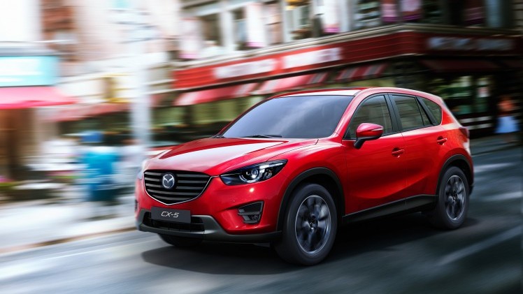Mazda heeft de prijzen bekendgemaakt van de vernieuwde Mazda CX-5. De vanafprijs is met 27.990 euro precies gelijk, maar voor de overige uitvoeringen verandert er een hoop.