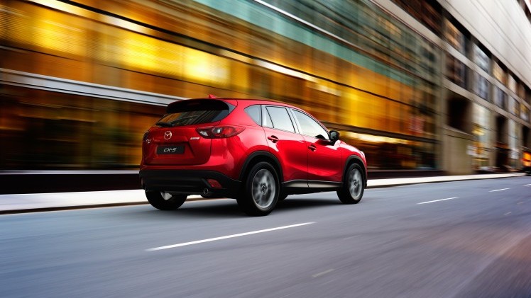 Mazda heeft de prijzen bekendgemaakt van de vernieuwde Mazda CX-5. De vanafprijs is met 27.990 euro precies gelijk, maar voor de overige uitvoeringen verandert er een hoop.