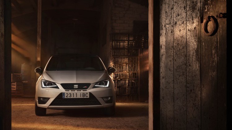 De nieuwe Seat Ibiza Cupra deelt zijn motor met de Volkswagen Polo GTI. Dat betekent 192 pk en 320 Nm, een snellere sprint naar 100 km/h en een hogere topsnelheid. Maar dat is niet het enige.