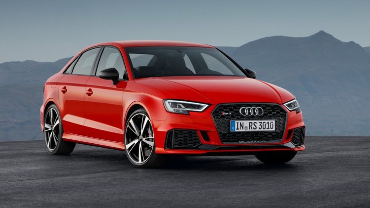 Met de facelift krijgt de Audi RS3 ook een Limousine-variant en die krijg op zijn beurt ook een nieuwe motor: die uit de TT RS. Dat betekent dat de auto nu 400 pk levert.