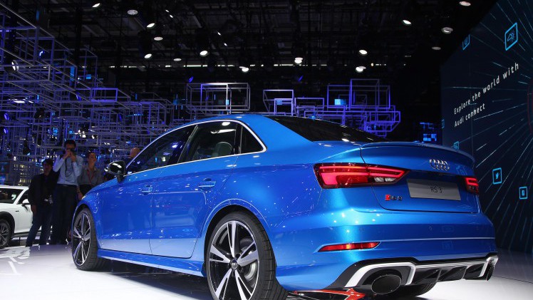 Met de facelift krijgt de Audi RS3 ook een Limousine-variant en die krijg op zijn beurt ook een nieuwe motor: die uit de TT RS. Dat betekent dat de auto nu 400 pk levert.