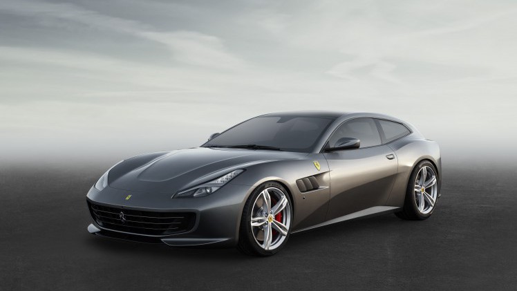 Ferrari combineert in de GTC4Lusso de tractie van vierwielaandrijving aan 4RM Evo achterwielbesturing, terwijl onder de kap 690 paarden uit een V12 staan te trappelen.