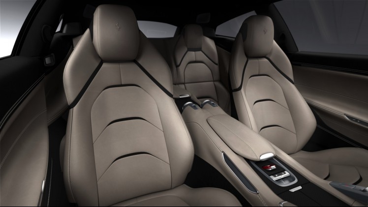 Ferrari combineert in de GTC4Lusso de tractie van vierwielaandrijving aan 4RM Evo achterwielbesturing, terwijl onder de kap 690 paarden uit een V12 staan te trappelen.
