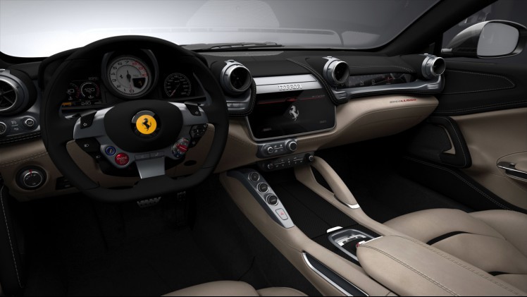 Ferrari combineert in de GTC4Lusso de tractie van vierwielaandrijving aan 4RM Evo achterwielbesturing, terwijl onder de kap 690 paarden uit een V12 staan te trappelen.