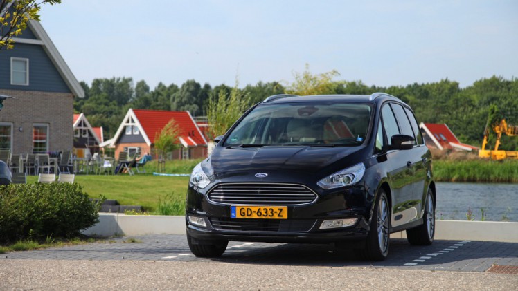 Autotest nieuwe Ford Galaxy, die wij in Nederland reden met de 2.0 TDCi Powershift AWD, maar ook leverbaar is met twee EcoBoost benzinemotoren.