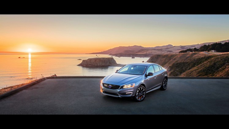 Volvo S60 Cross Country en V60 Cross Country met ingang van modeljaar 2017 in meer uitvoeringen en kleuren verkrijgbaar. Nieuw zijn de T5 AWD en D3 diesel.