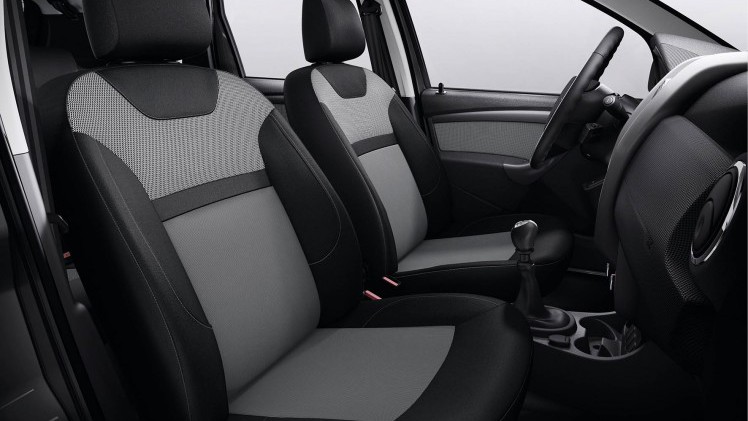 Dacia Duster voor modeljaar 2016 opgewaardeerd met aangepast ex- en interieur. Alle benzine- en dieselmotoren in het Dacia-gamma zijn daarnaast nog zuiniger geworden.